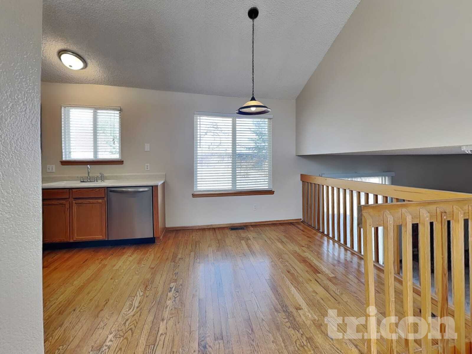 Building Photo - 5525 E 130th Dr