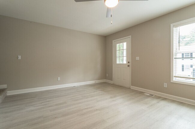 Building Photo - 428 Bashford Rd