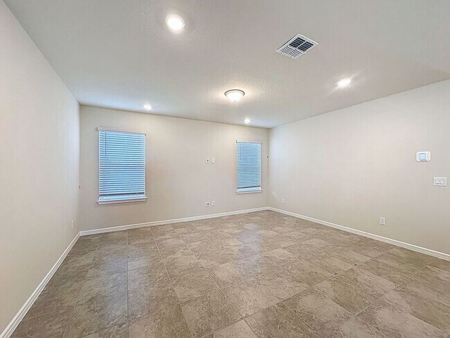 Building Photo - Tohoqua Beauty!