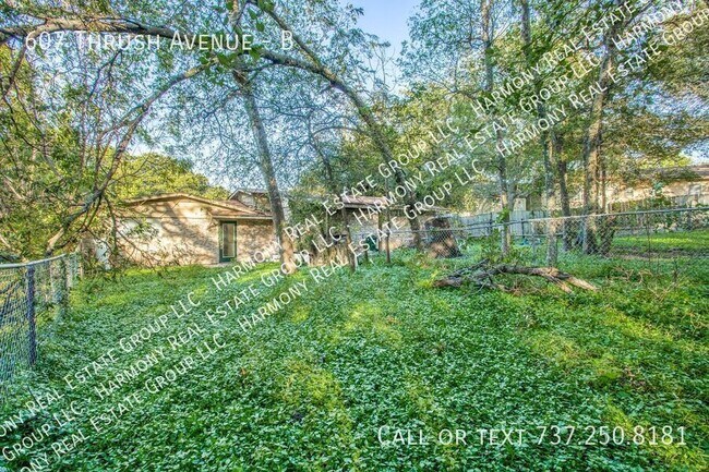 Building Photo - 607 Thrush Ave