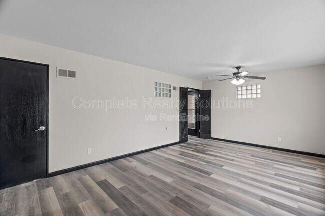 Building Photo - 5150 Wallingford Dr