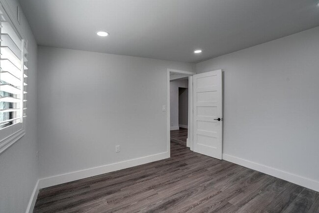 Building Photo - 1043 Springdale Rd