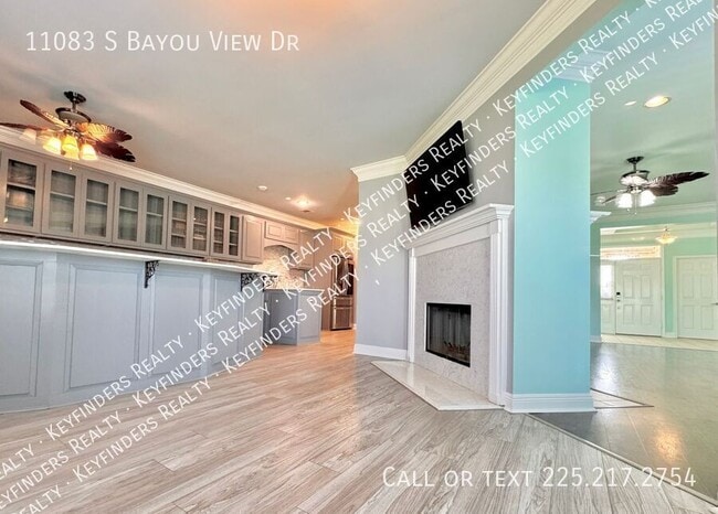 Building Photo - 11083 S Bayou View Dr