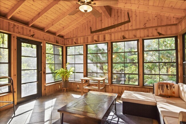 Building Photo - 1889 Paddock Pl