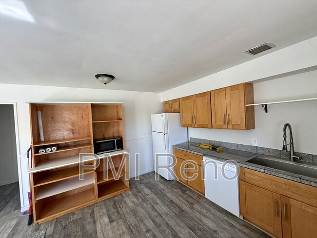 Building Photo - 790 Topaz Dr