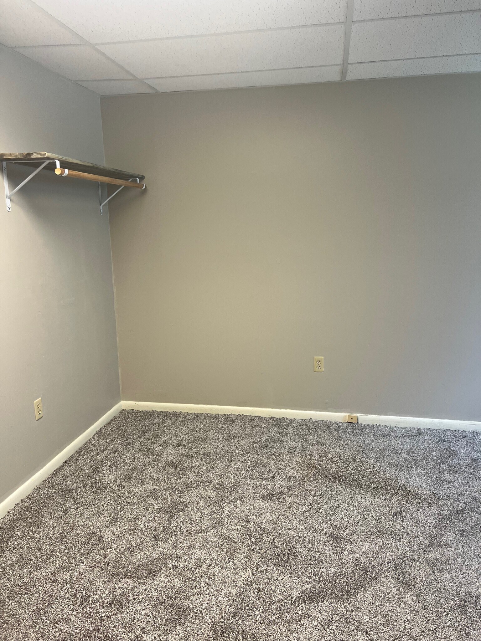 Building Photo - 410 Hillview Plz