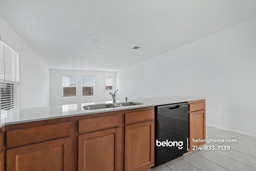 Building Photo - 143 Plumcove Dr