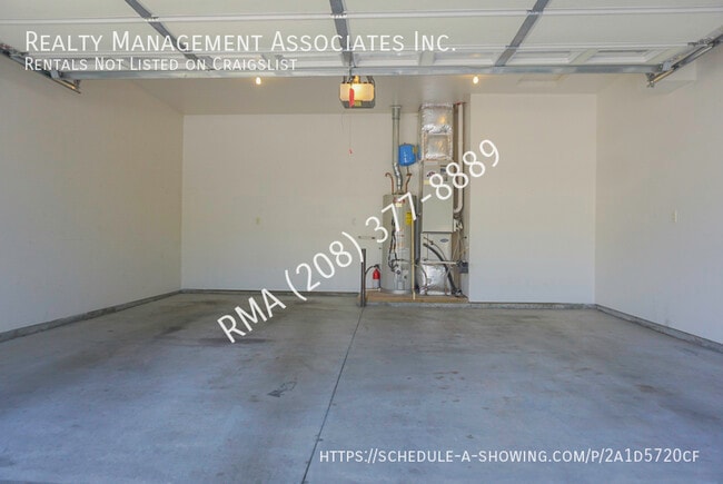 Building Photo - 857 W Melrose St