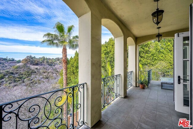 Building Photo - 3110 Benedict Canyon Drive