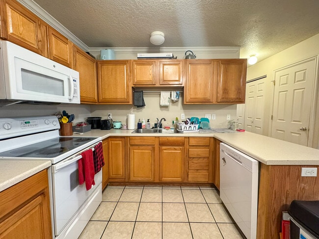 Building Photo - 1080 E 450 N