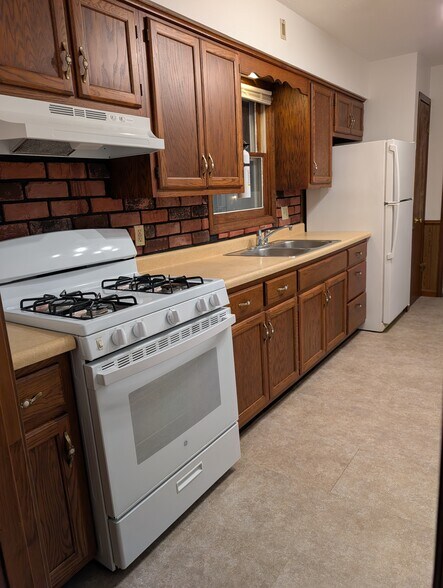 Building Photo - 591 N Lincoln Ave