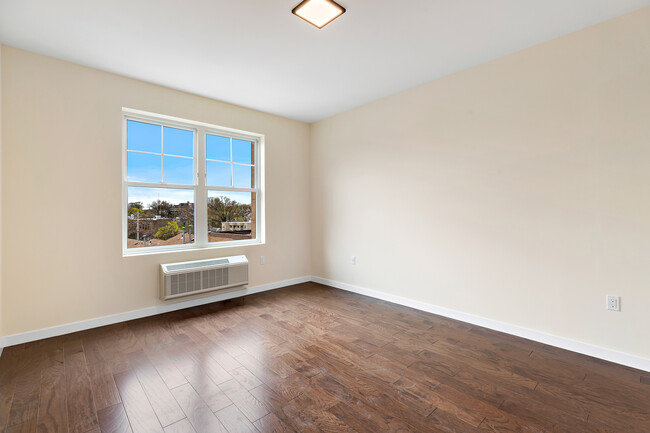 Building Photo - 209 Oakdene Pl