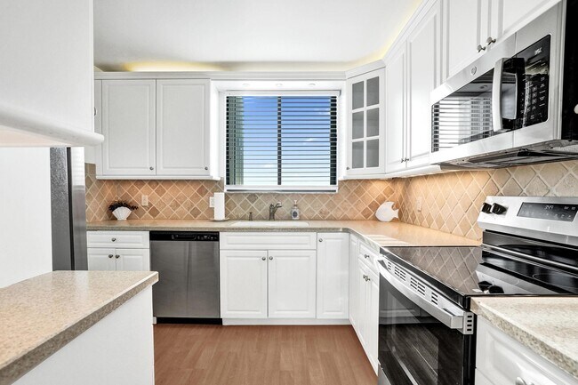 Building Photo - 300 Ocean Trail Way