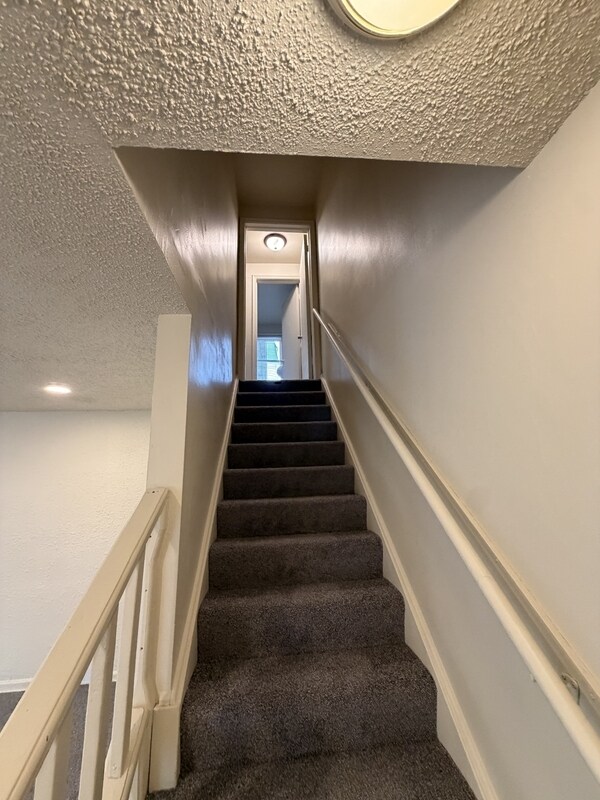 Building Photo - 9501 Greenview Ave