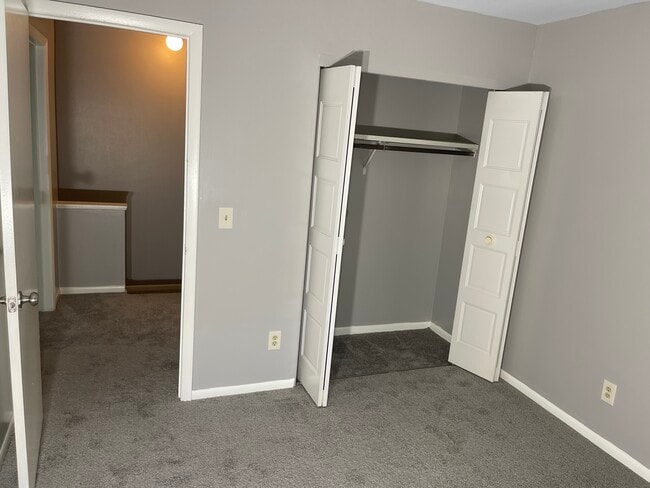 Building Photo - 4465 W Milham Ave