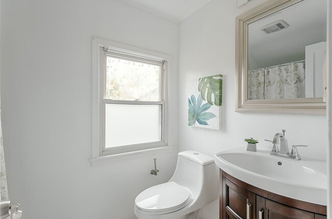 Building Photo - 205 Lattimore Rd