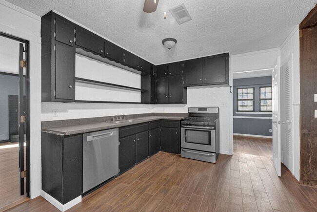 Building Photo - 2918 S Dallas St