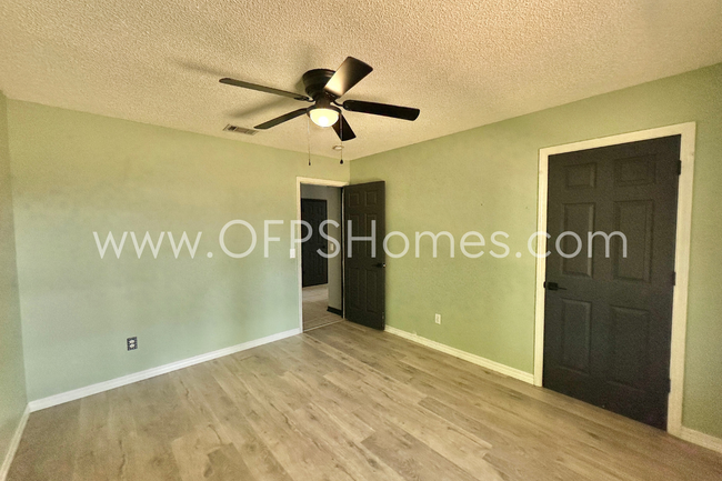 Building Photo - Charming Home on a Cul-de-Sac