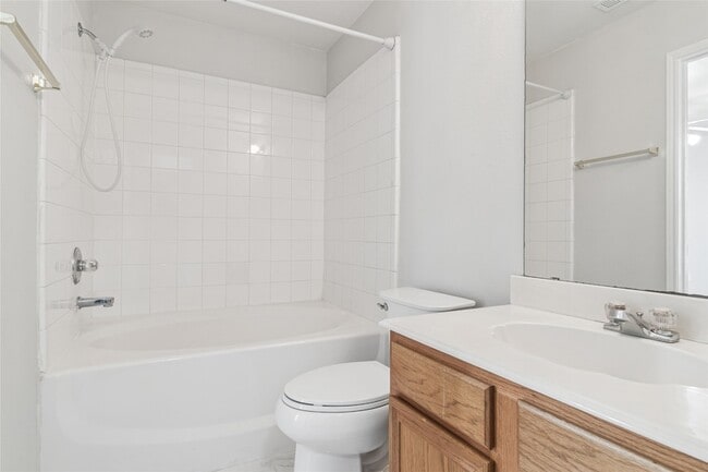 Building Photo - 3805 Brandon Park Dr