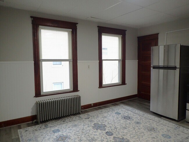 Building Photo - 41 Burbank St