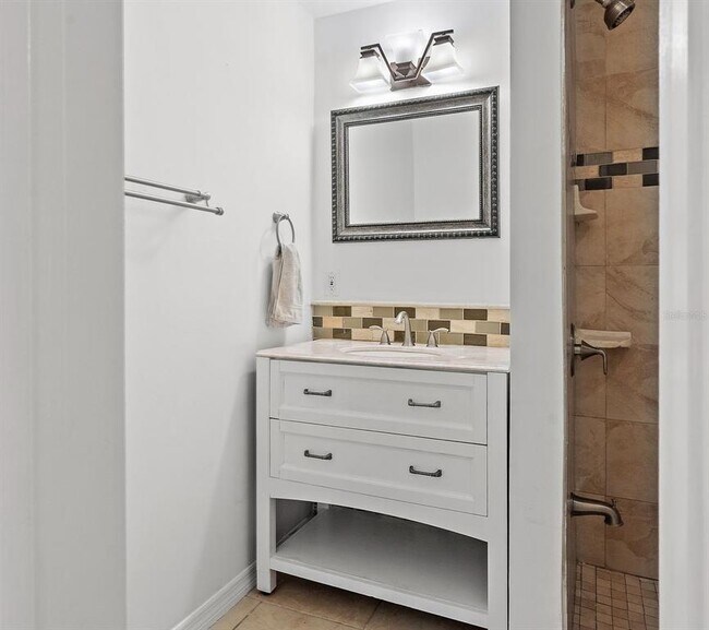 Building Photo - 5542 19th Ave N