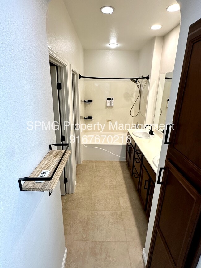 Building Photo - 1528 Morning Glory Ln