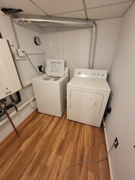 Laundry room with in-unit washer/dryer - 1043 Madison St