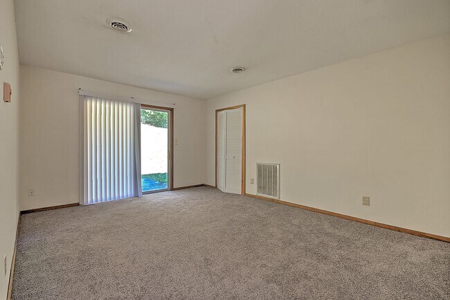 Building Photo - 2810 Antioch Rd