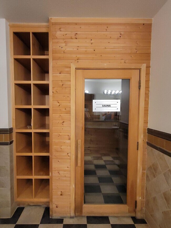 Building Photo - Stylish 3-Bedroom Ground Floor Unit in the...