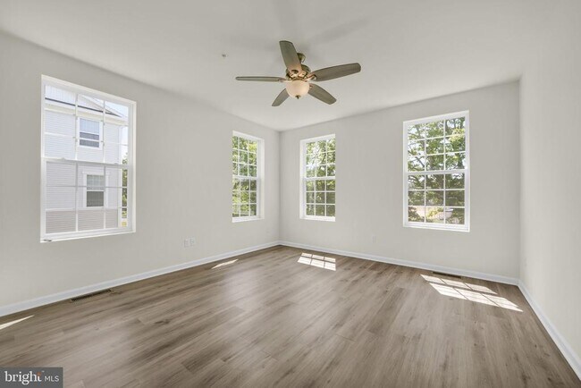 Building Photo - 228 Park Ln