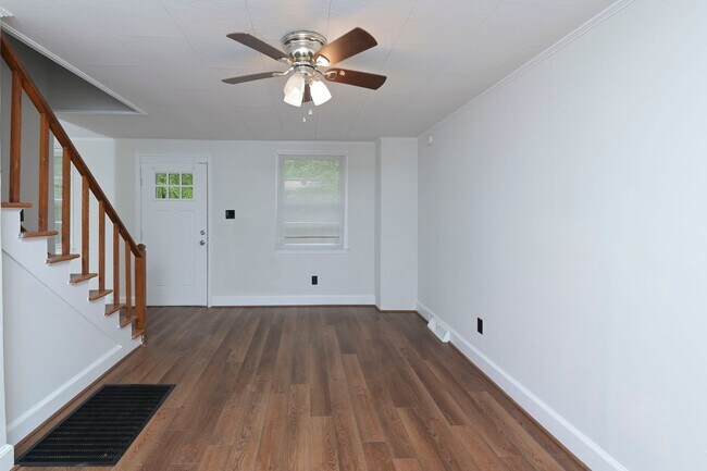 Building Photo - 2 bedroom, 1.5 bath home for rent in the h...