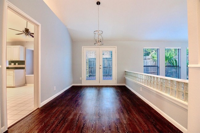 Building Photo - 1806 Encino Bend