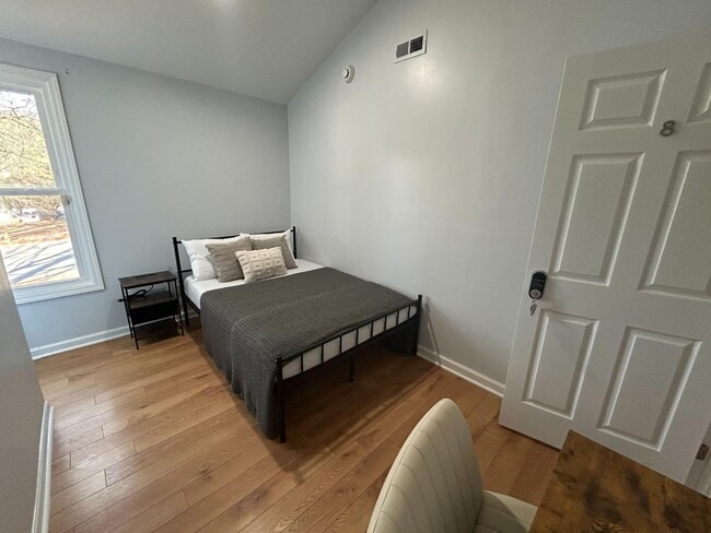 Building Photo - 900 Newcombe Rd