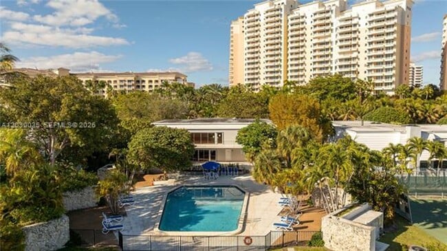 Building Photo - 210 Seaview Dr