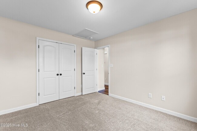 Building Photo - 120 Prospect Dr