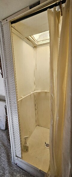 Building Photo - 433 Wall St