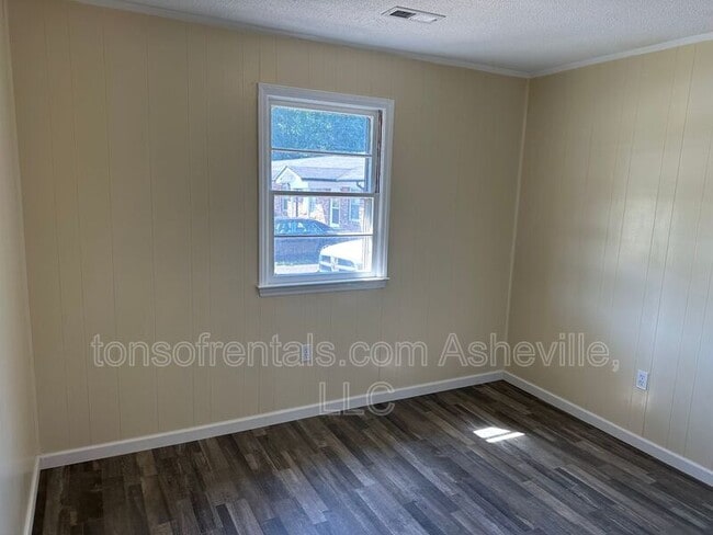 Building Photo - 3126 US-221