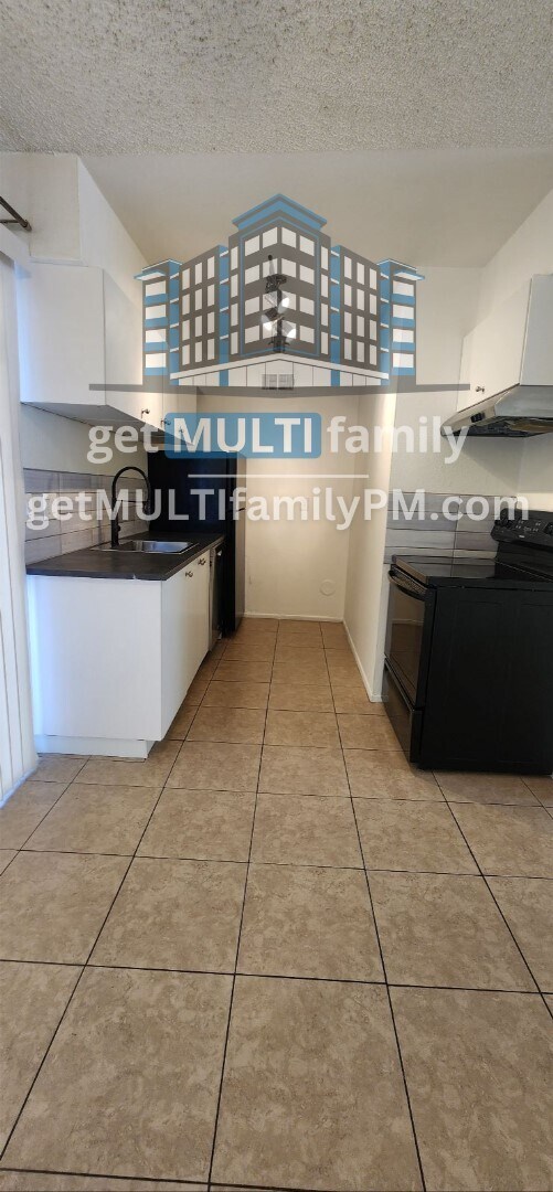 Building Photo - Your Perfect Phoenix Escape – Spacious 2-B...