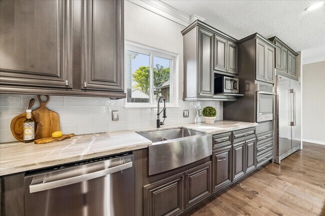 Building Photo - 1030 Crossroads Dr