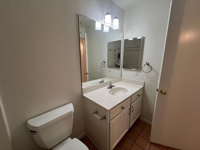 Building Photo - 4 Weeks of Free Rent! - Three bedroom Sing...