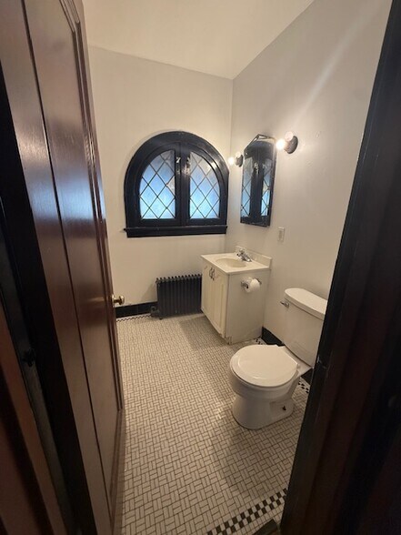 Building Photo - 1203 E Brady St