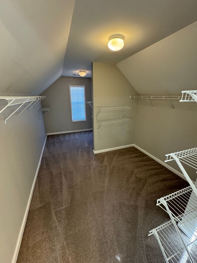 Building Photo - Beautiful 4 bed 3 Bath Home in Heart of Gr...