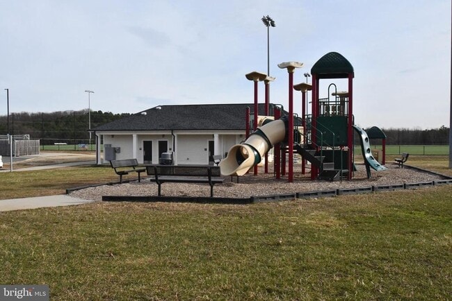 Building Photo - 2105 Hemlock Bay Rd