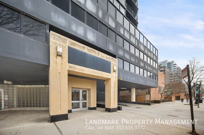 Building Photo - 1309 N Wells St