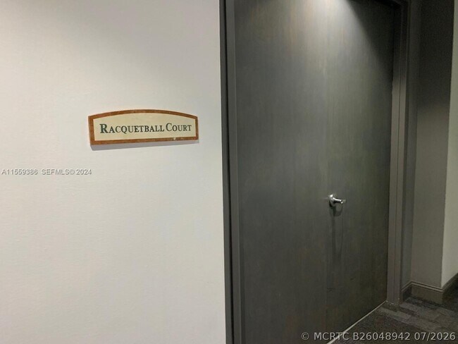 Building Photo - 1155 Brickell Bay Dr
