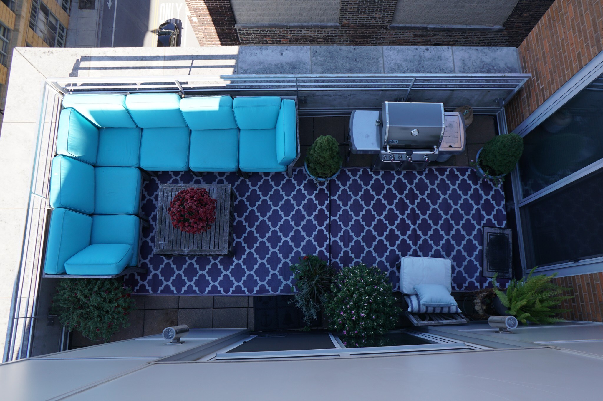 Outdoor Terrace - 933 W Van Buren St