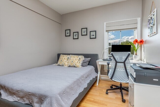 Building Photo - 168 Humphrey St