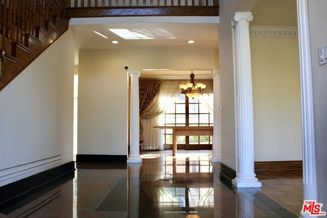 Building Photo - 11502 Dona Teresa Dr