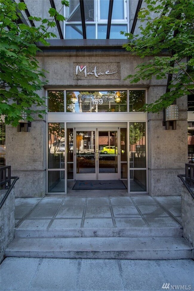 Building Photo - Spacious 1bd/1.5ba Condo in Belltown!