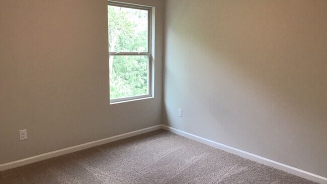 Building Photo - 4 Bedroom Single Family Home in Ellenwood ...